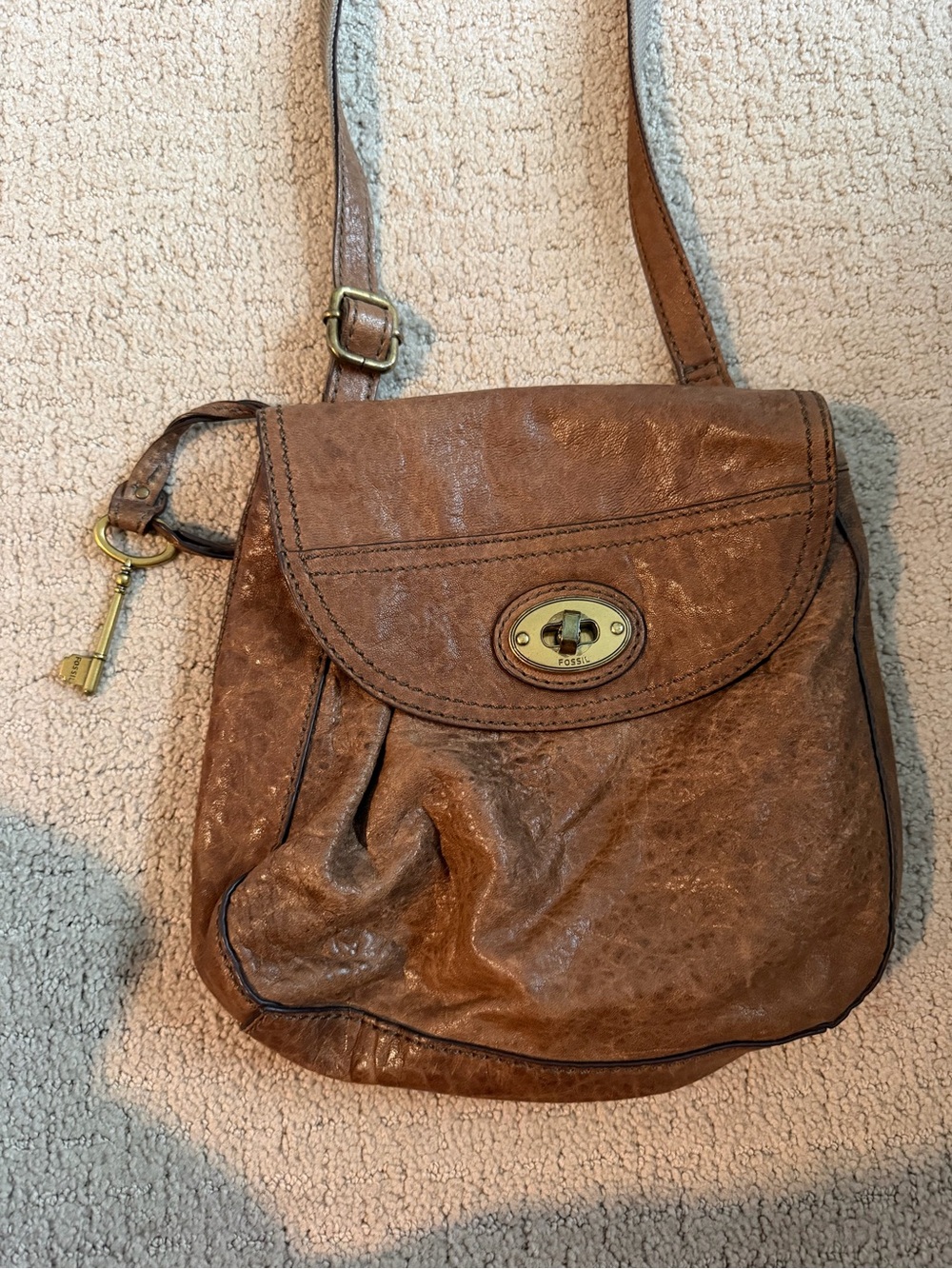 Vintage Brown Leather Crossbody Bag with Turn-Lock Detail
